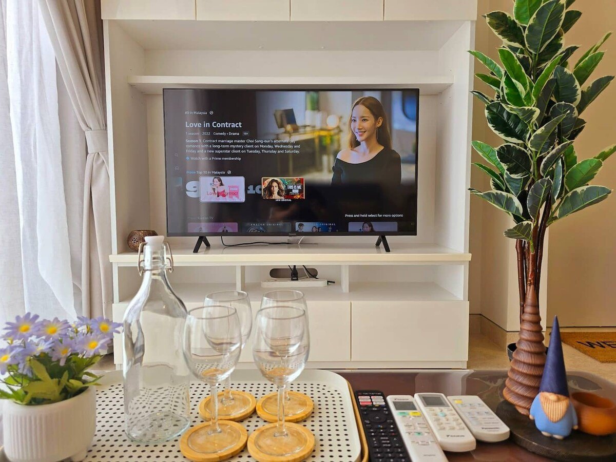 WY one-bedroom apartment living room with sofa and TV